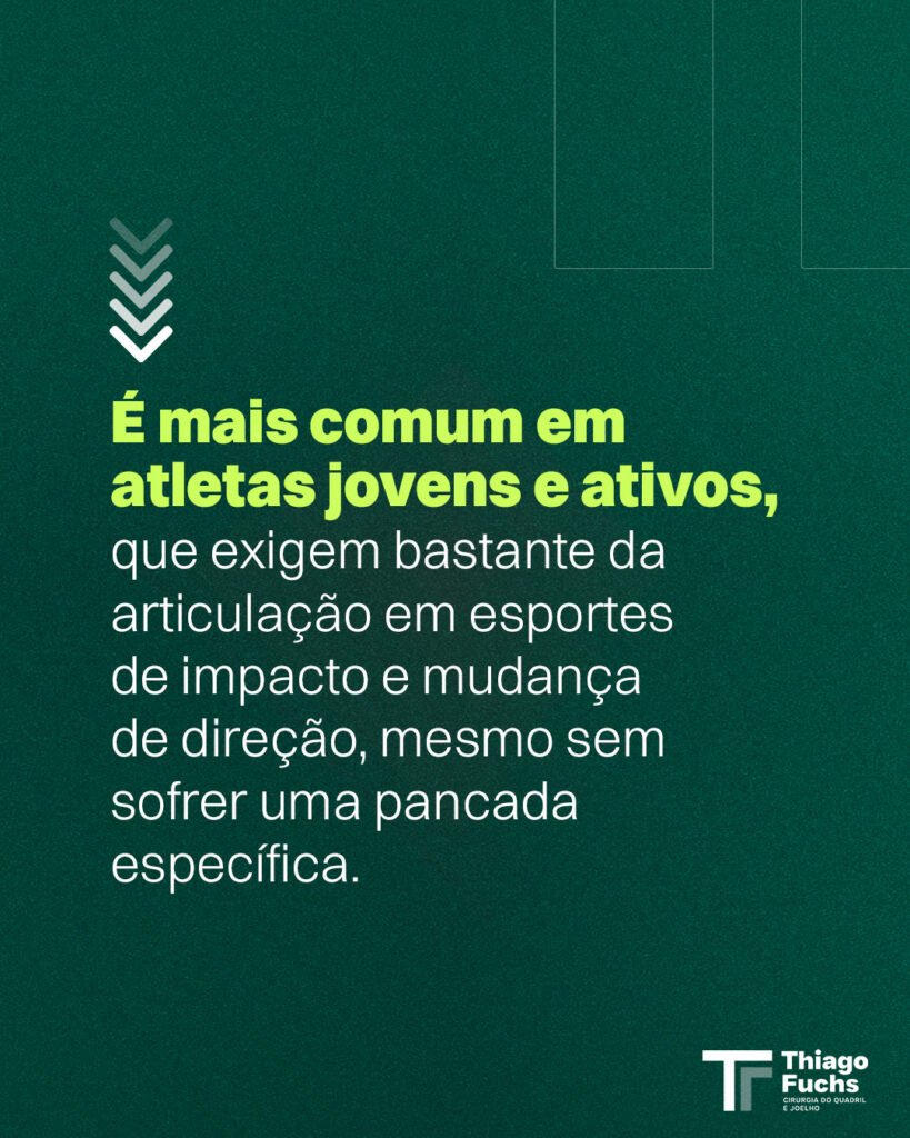 É mais comum em atletas jovens e ativos, que exigem bastante da articulação em esportes de impacto e mudança de direção, mesmo sem sofrer uma pancada específica.