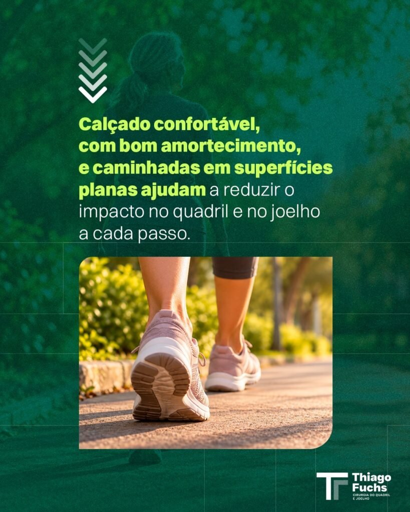 Calçado confortável, com bom amortecimento, e caminhadas em superfícies planas ajudam a reduzir o impacto no quadril e no joelho a cada passo.